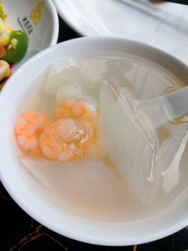 鲜虾萝卜汤