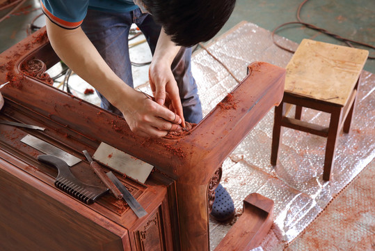 红木家具刮磨工艺匠心精神