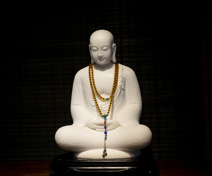 汉白玉佛陀雕像