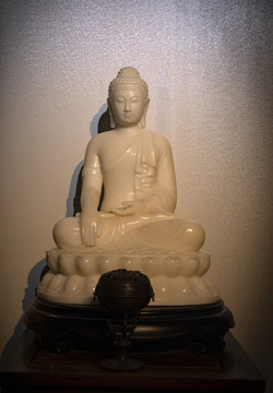 白玉菩萨雕像