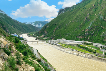 雅鲁藏布江大峡谷