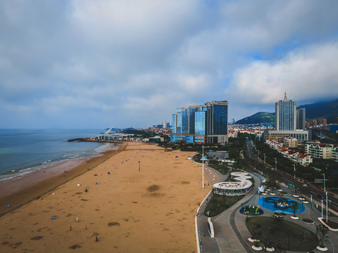 青岛石老人海水浴场