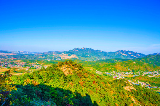 乾隆绿道俯视连绵群山山谷建筑