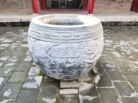 古代庭院水缸