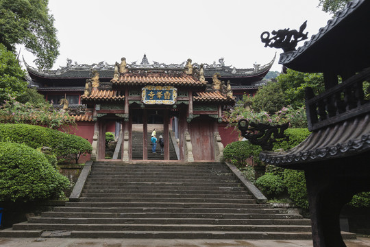 泸州方山雨后的云峯寺