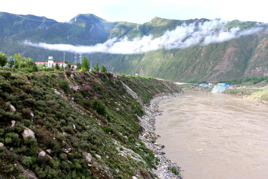 西藏山南雅鲁藏布江大峡谷风光