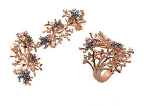 珊瑚蓝宝石黄金戒指与耳环
