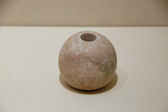 有孔玉石球新石器时代