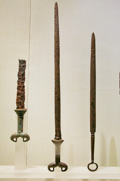 汉代铜柄铁剑