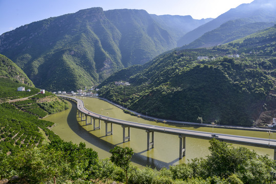 湖北兴山水上公路