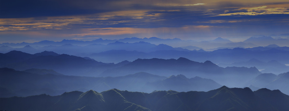 水墨远山