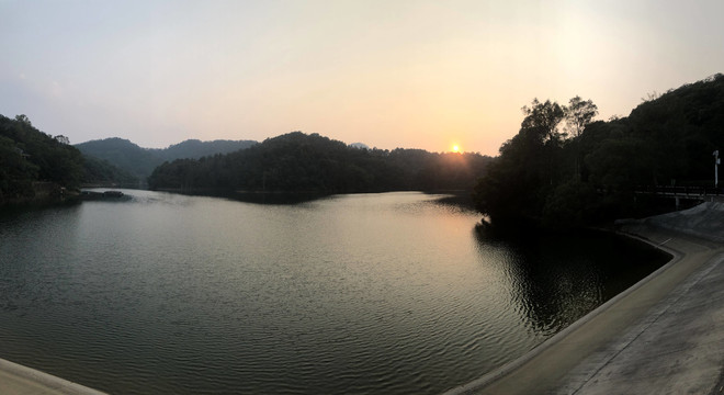 新会天鹅湖水库全景