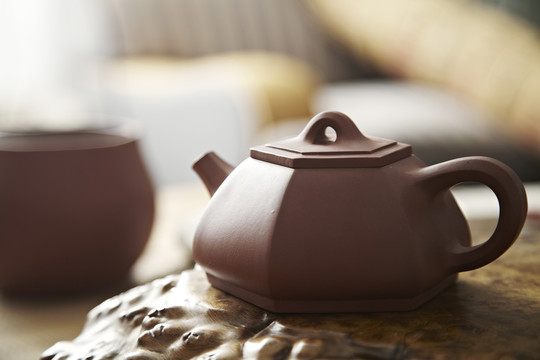 茶台上的紫砂壶