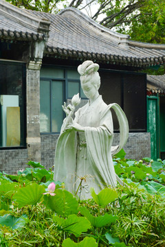 花仙子雕塑