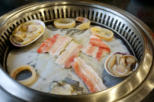 中式自助铁锅烧烤及菜品