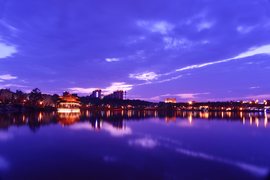 曲江池夜景