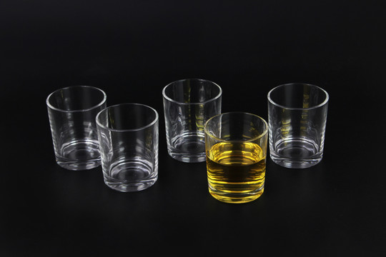 玻璃杯