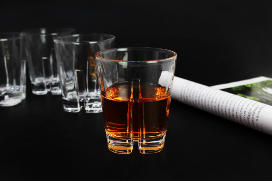 玻璃杯