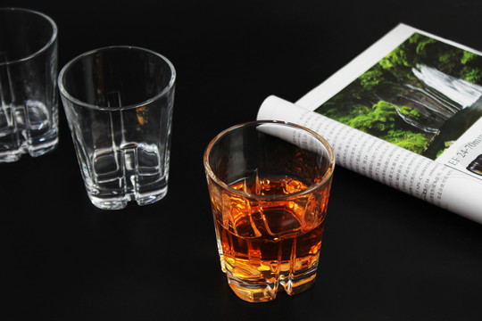 玻璃杯