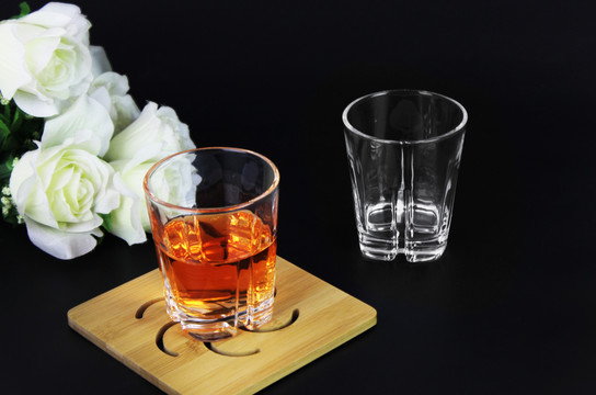 玻璃杯