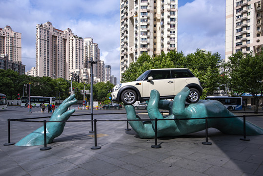 街头创意汽车雕塑