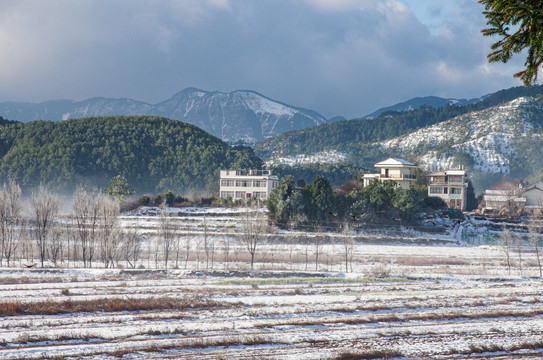 雪景村庄
