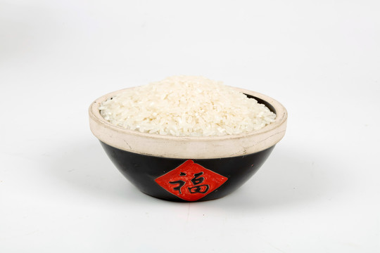 黑色小碗里的大米