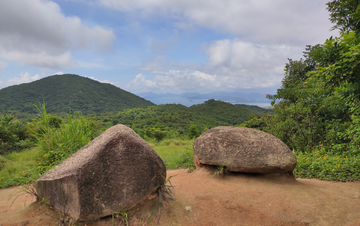 晴天高山石头