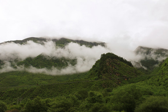 西藏拉姆拉措湿地公园高山云