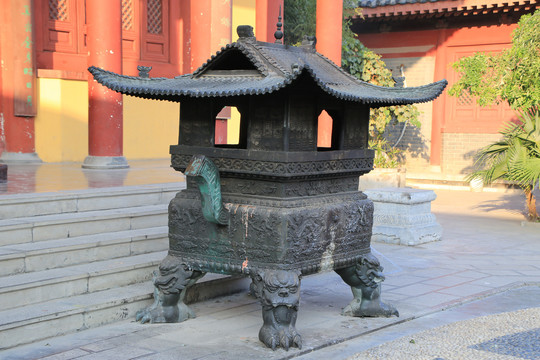 道观香炉