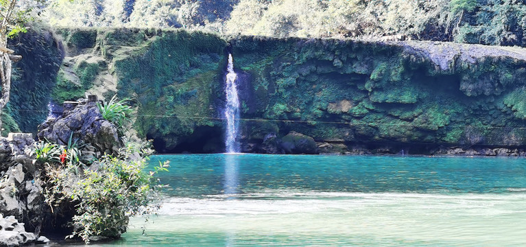 瀑布湖水