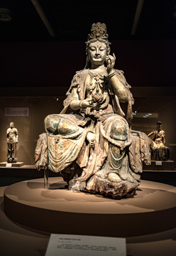 彩绘木雕观菩萨坐像