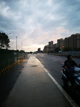 街头的暴雨