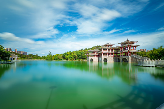 南宁狮山公园竹影桥风雨桥