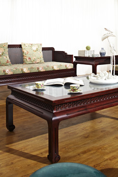 新中式客厅空间中的茶几特写