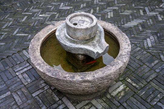 石磨水缸