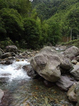 山区小溪