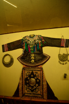 土家族传统服饰