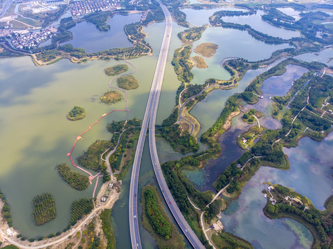 穿越湿地的阳澄湖西路