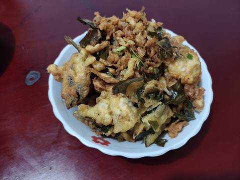 一盘油炸面食