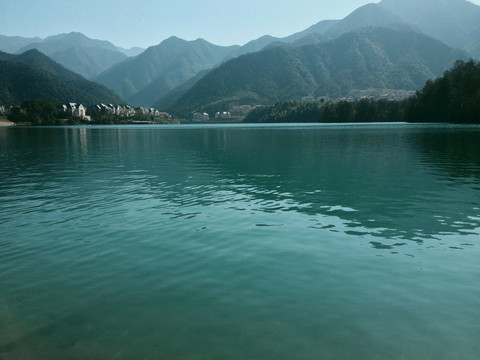 湖光山色