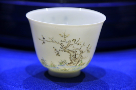 康熙款五彩十二月桂花神瓷杯