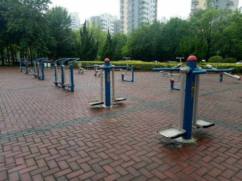 体育健身器材