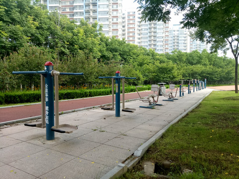 体育健身器材