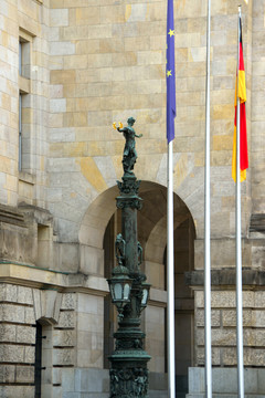 德国柏林市的国会大厦雕塑