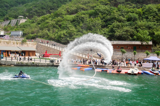 宝泉水上飞人