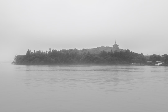 杭州西湖水墨风光雷峰塔