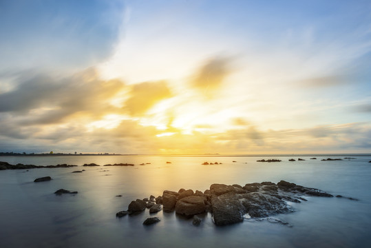 海面云层阳光