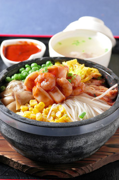 韩式石锅海鲜拌饭