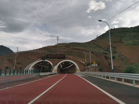 高速公路隧道景观